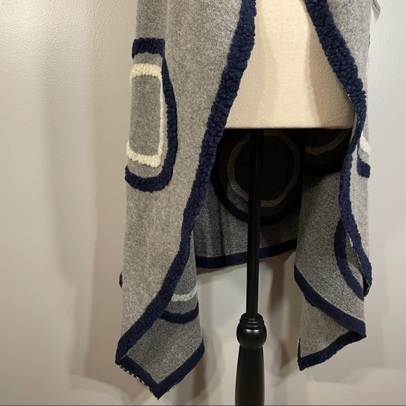 NWT Aris. A Wool Blend Circle Knit Design Open Front Sleeveless Sweater Duster - Picture 4 of 16